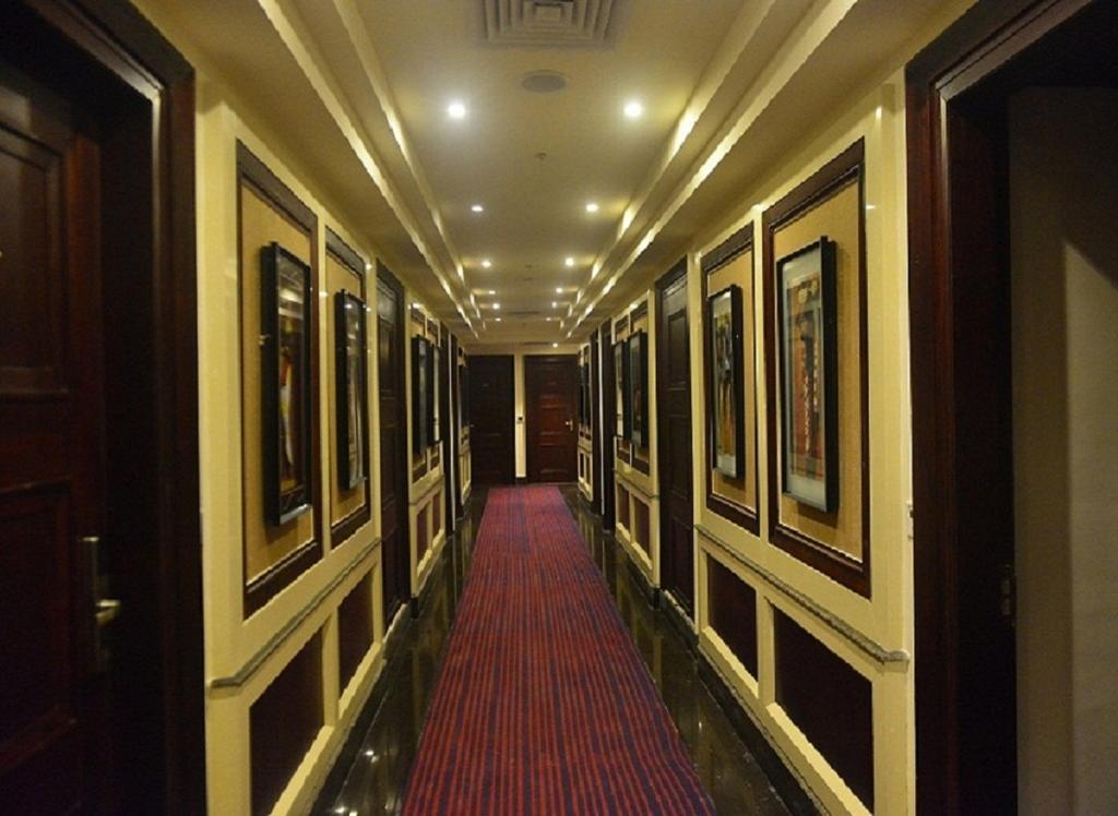 Hotel Vijay Intercontinental Kanpur Zewnętrze zdjęcie