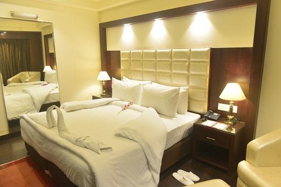 Hotel Vijay Intercontinental Kanpur Zewnętrze zdjęcie