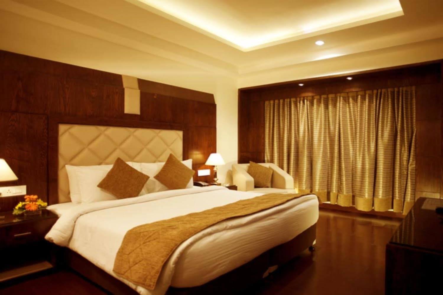Hotel Vijay Intercontinental Kanpur Zewnętrze zdjęcie